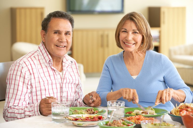 couple eating with dentures